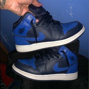 Air Jordan 1 Mid (please read description)